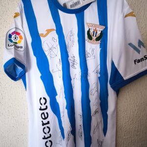 Nueva - CD Leganes - firmada por la plantilla